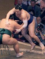 Terao ties record for most losses in sumo career